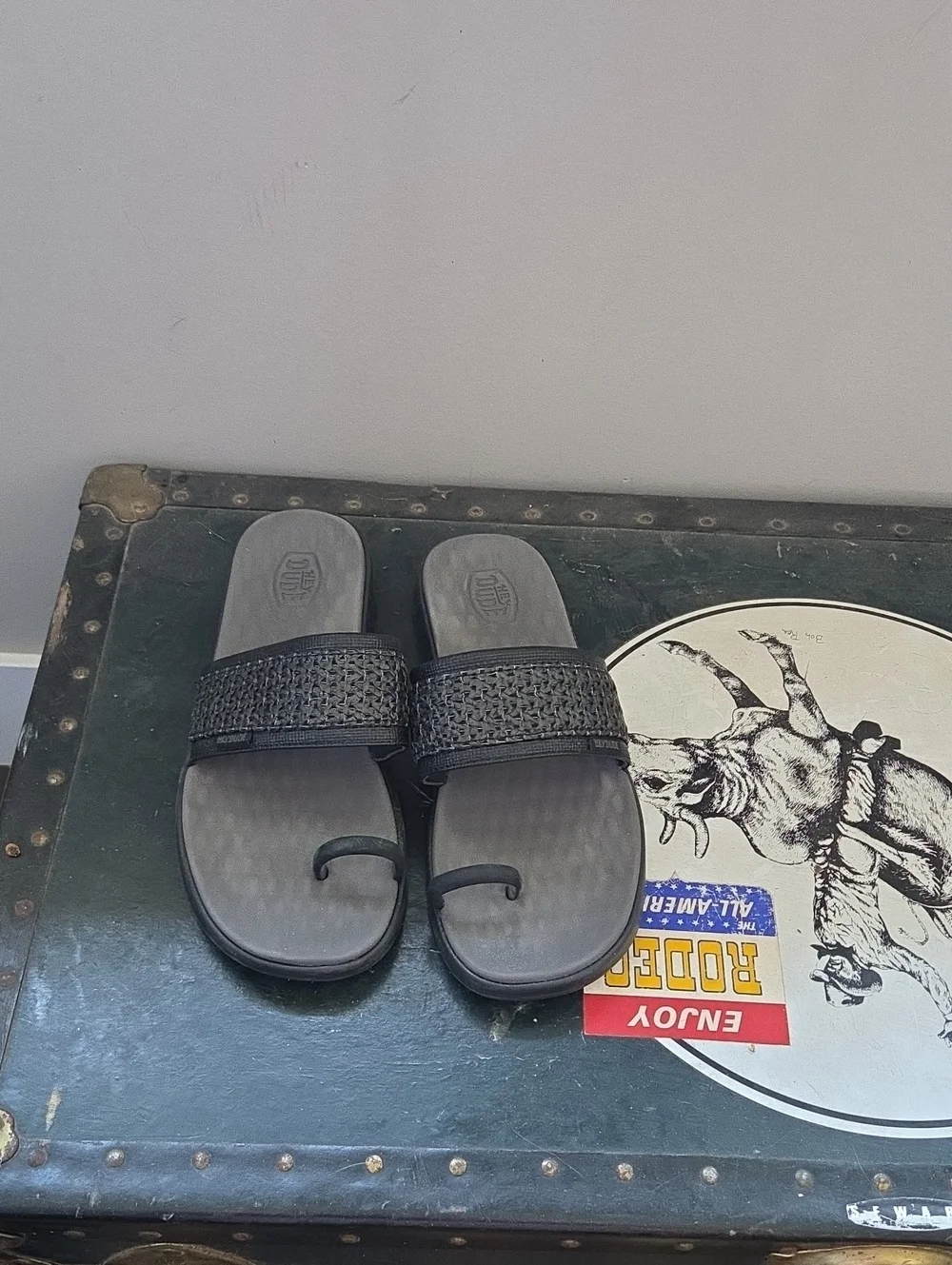 Footwear - Sandals/Slides